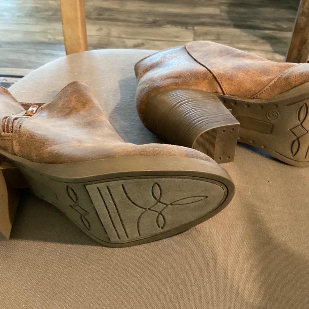 Natural Reflections Boots - image 3